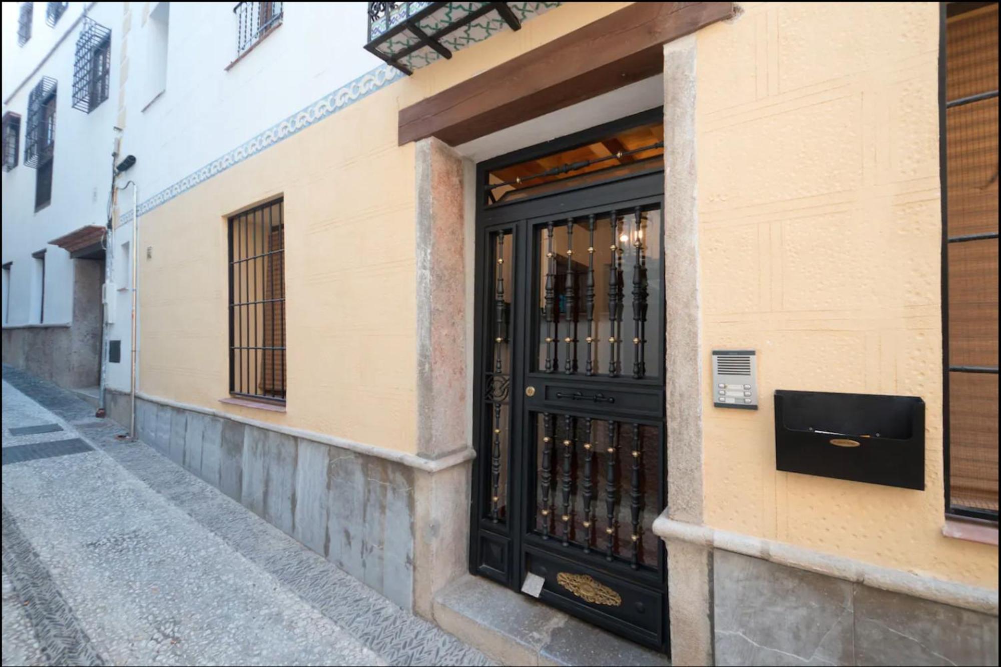 Apartamentos Centro Historico A Los Pies De La Alhambra グラナダ エクステリア 写真